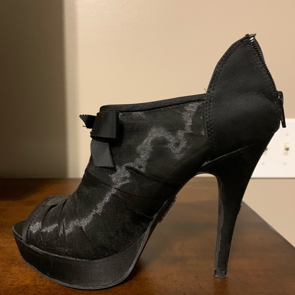Vera Wang Heels
